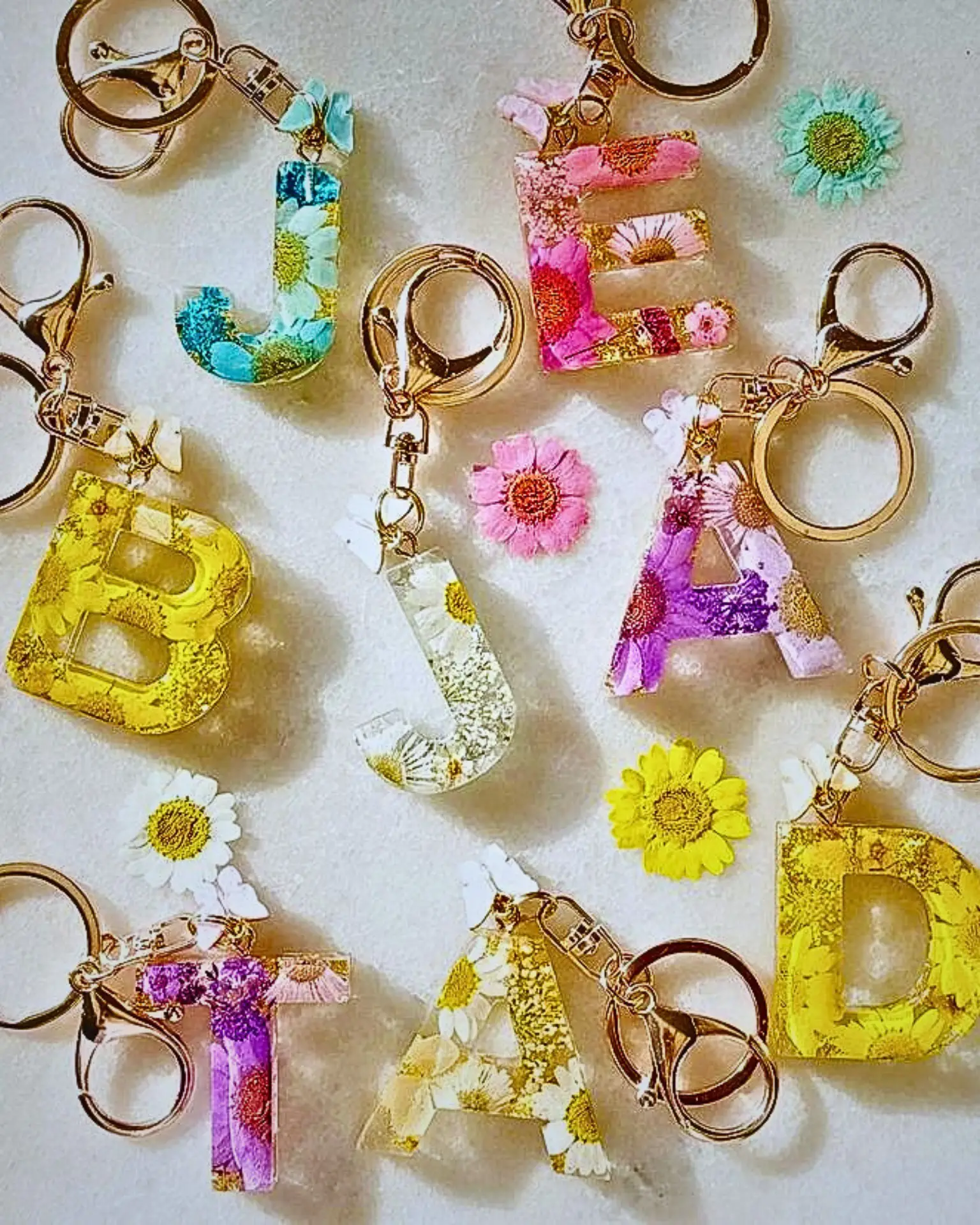 Personalized Floral Resin Letter Keychain | Vibrant Flower